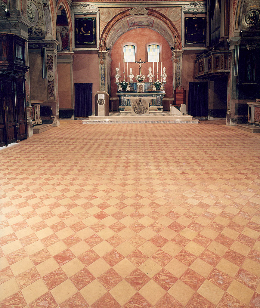 Pavimento in cotto fatto a mano Variegato - Chiesa di Trigolo (CR)