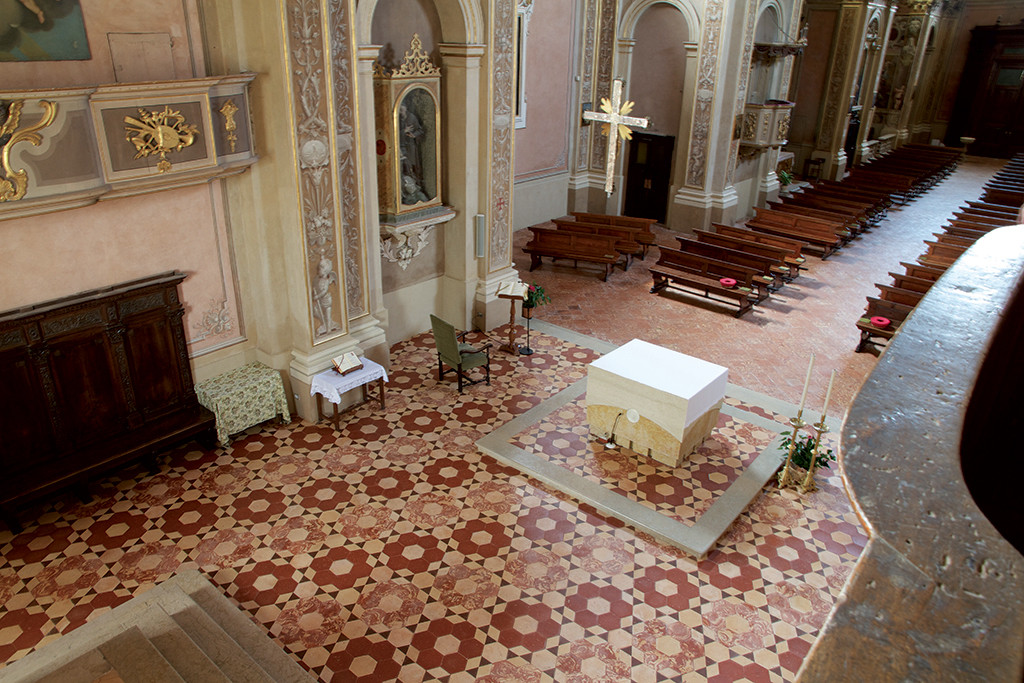Pavimento in cotto fatto a mano Variegato - Chiesa di Castelverde